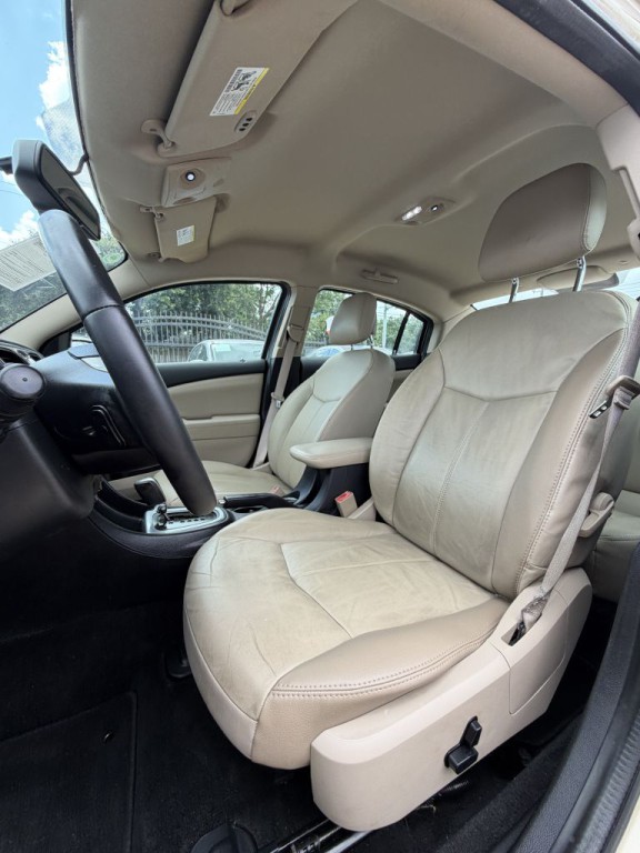 2011 Chrysler 200 Image 23