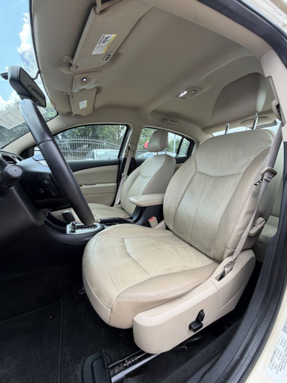 2011 Chrysler 200 Image 24