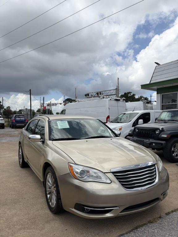 2011 Chrysler 200 Image 30