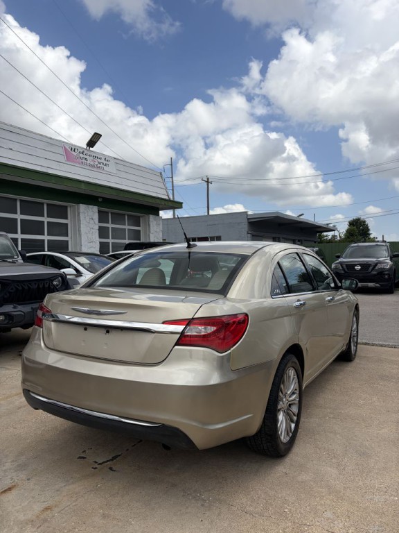 2011 Chrysler 200 Image 33