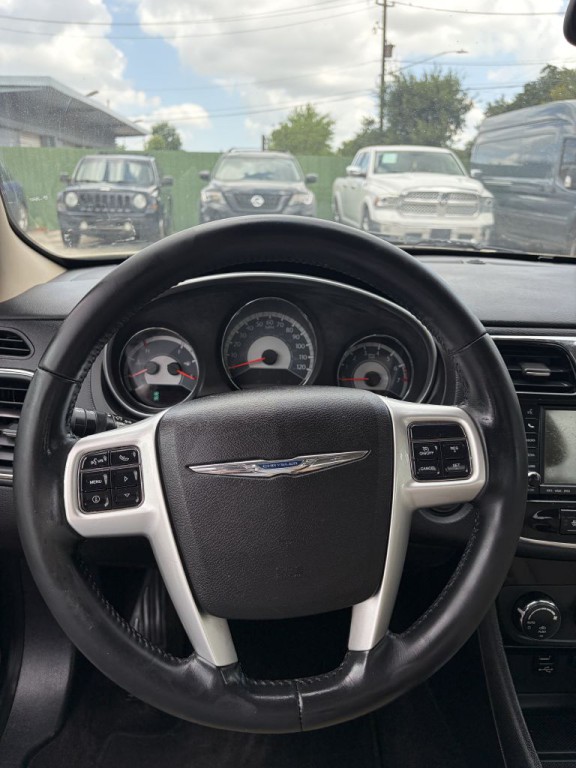 2011 Chrysler 200 Image 40