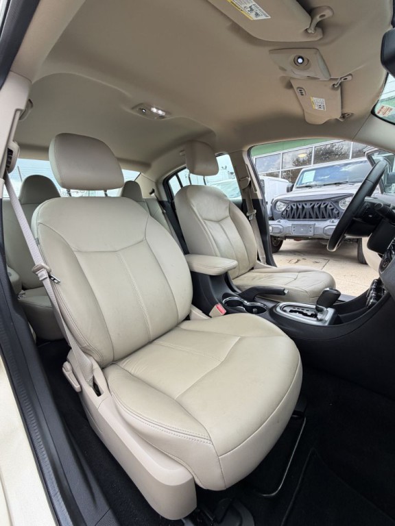 2011 Chrysler 200 Image 42