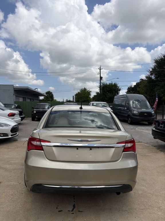 2011 Chrysler 200 Image 58