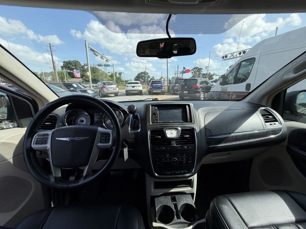2011 Chrysler 200 Image 65