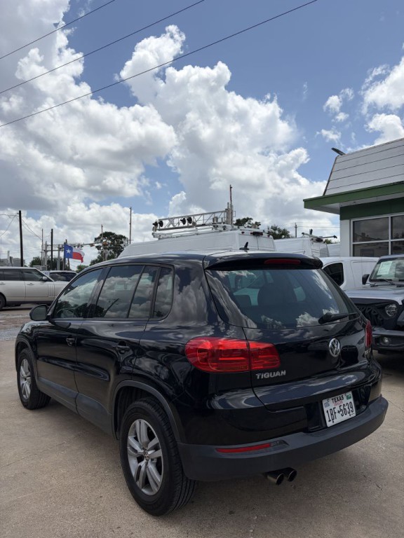 2012 Volkswagen Tiguan Image 2