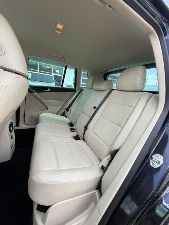 2012 Volkswagen Tiguan Image 24