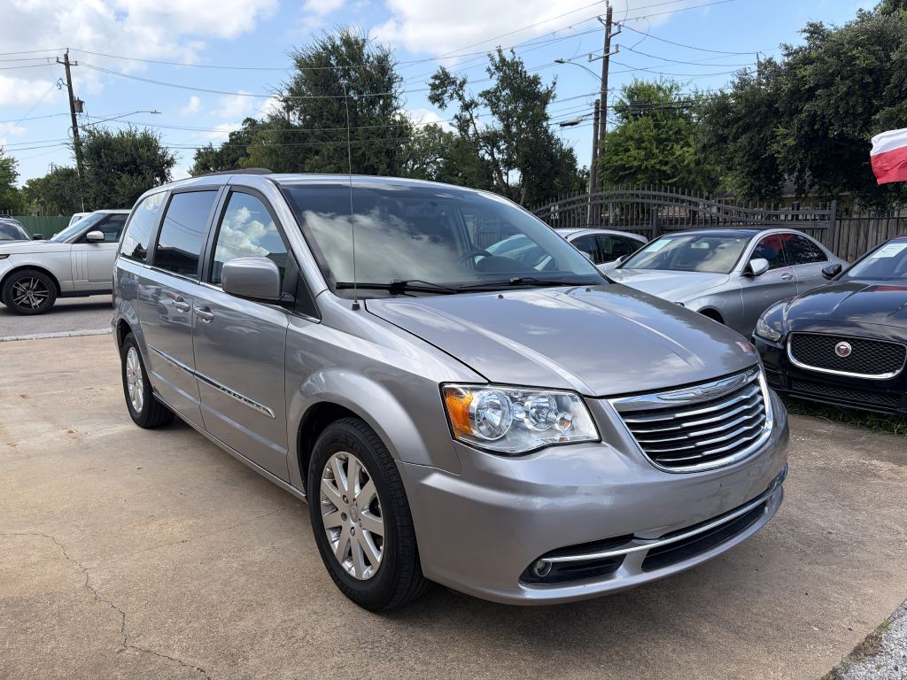2014 Chrysler Town & Country Image 2