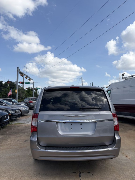 2014 Chrysler Town & Country Image 16