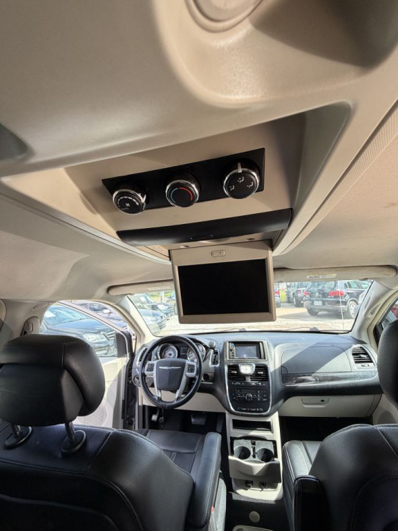 2014 Chrysler Town & Country Image 35