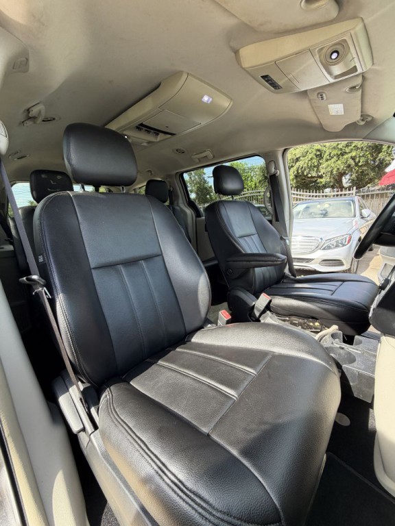 2014 Chrysler Town & Country Image 36