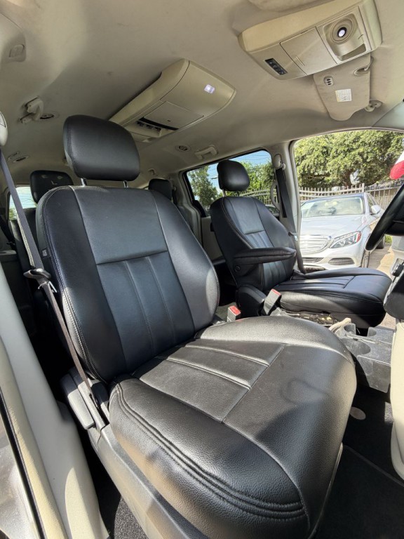 2014 Chrysler Town & Country Image 37