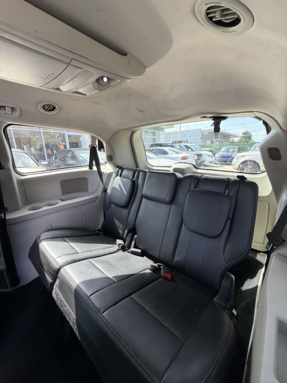 2014 Chrysler Town & Country Image 40
