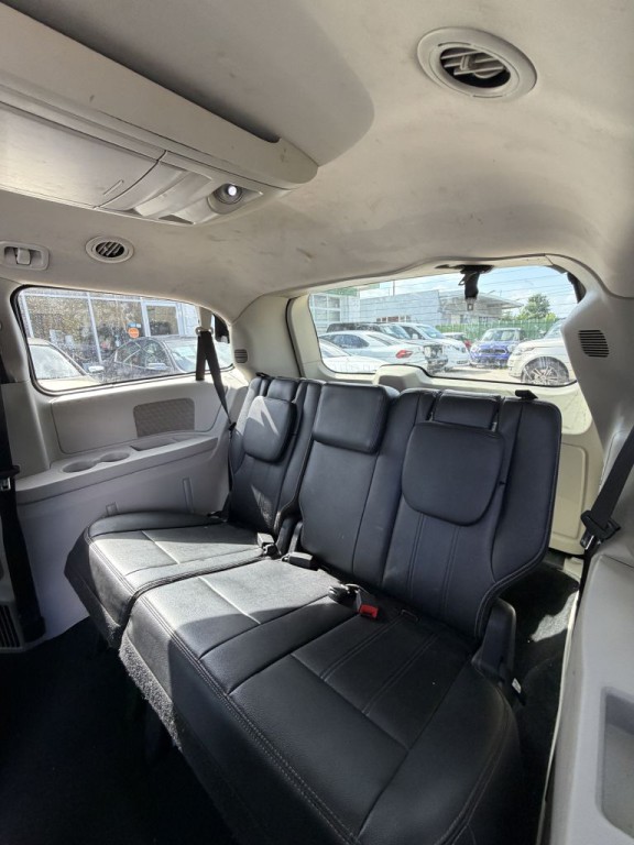 2014 Chrysler Town & Country Image 41