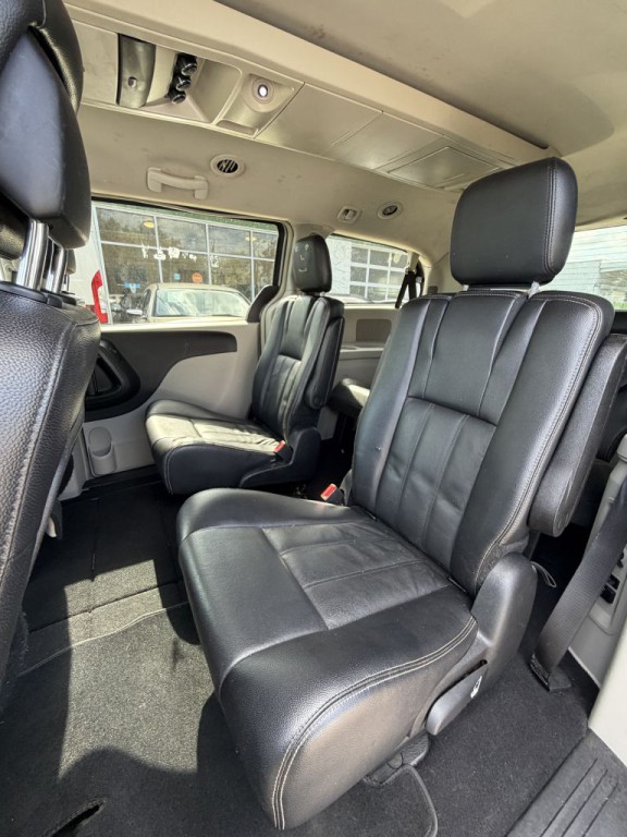 2014 Chrysler Town & Country Image 42