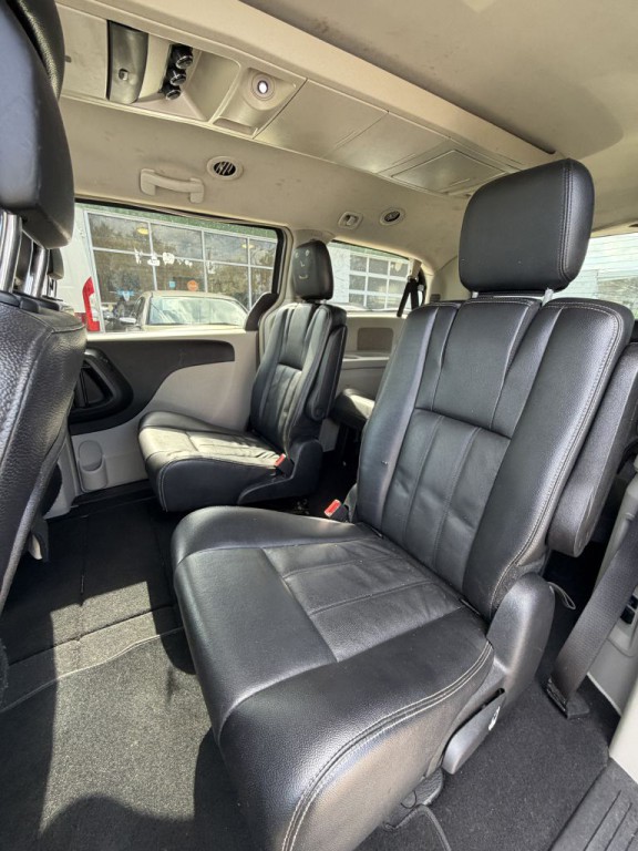 2014 Chrysler Town & Country Image 43