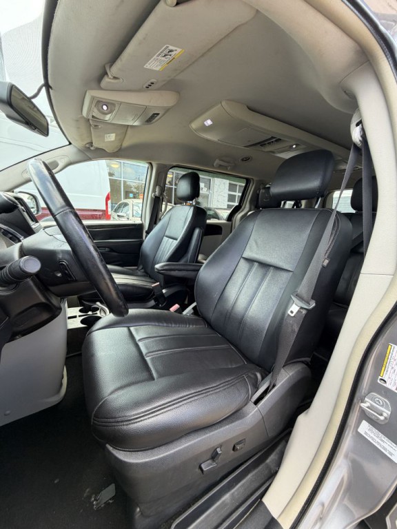 2014 Chrysler Town & Country Image 46