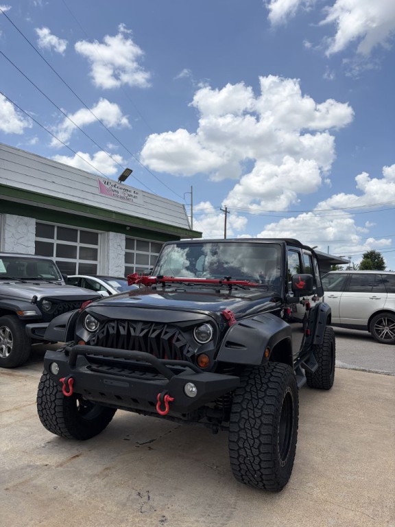 2011 Jeep Wrangler Unlimited Image 2