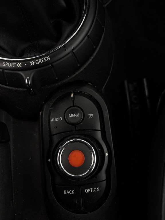 2016 MINI Cooper Image 12