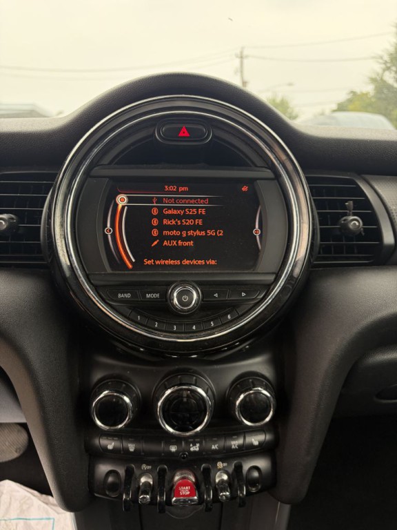 2016 MINI Cooper Image 13