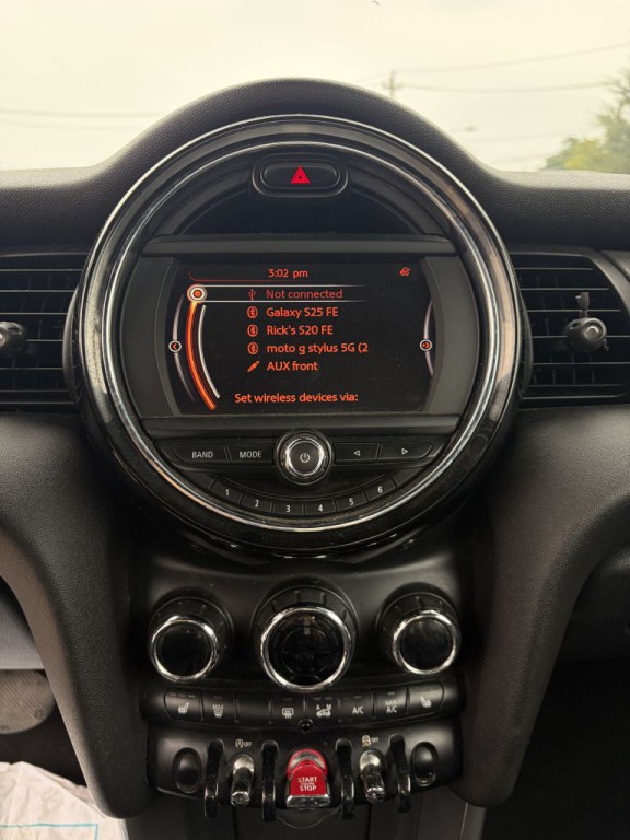 2016 MINI Cooper Image 14