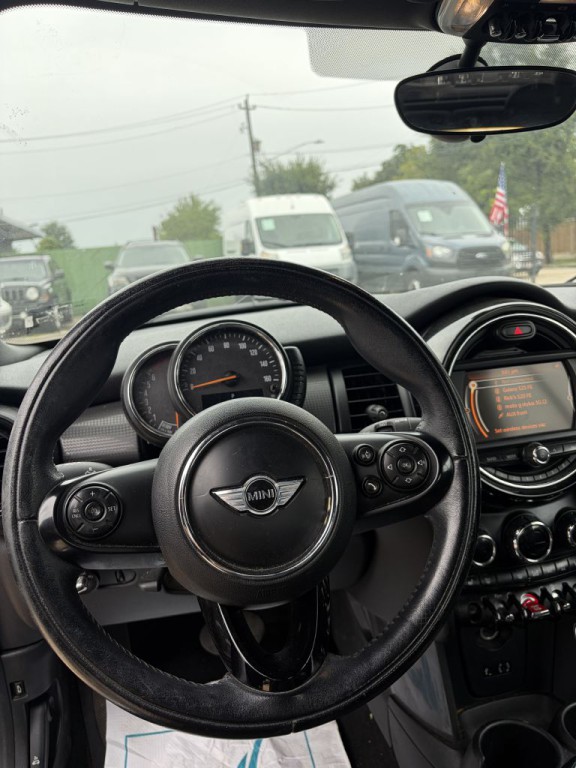 2016 MINI Cooper Image 19