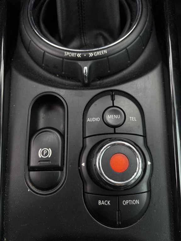 2016 MINI Cooper Image 26