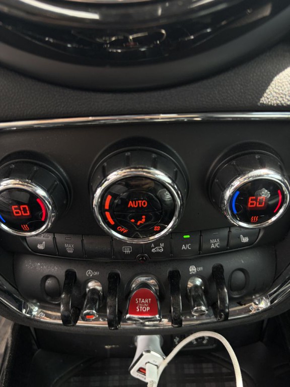 2016 MINI Cooper Image 29