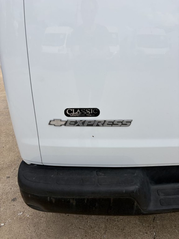 2006 Chevrolet Express Image 10