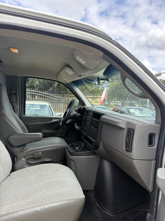 2006 Chevrolet Express Image 15