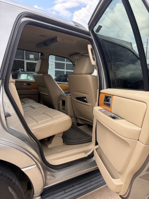 2008 Lincoln Navigator Image 7