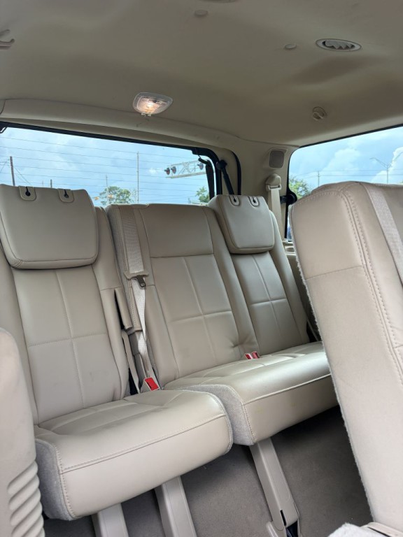 2008 Lincoln Navigator Image 10