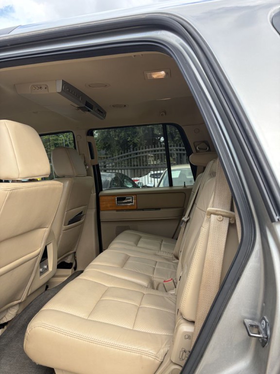 2008 Lincoln Navigator Image 16