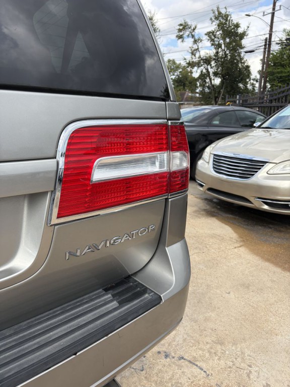 2008 Lincoln Navigator Image 21