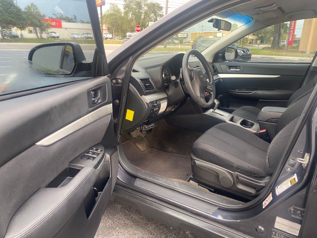 2012 Subaru Outback Image 10