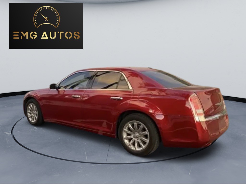 2012 Chrysler 300 Image 3
