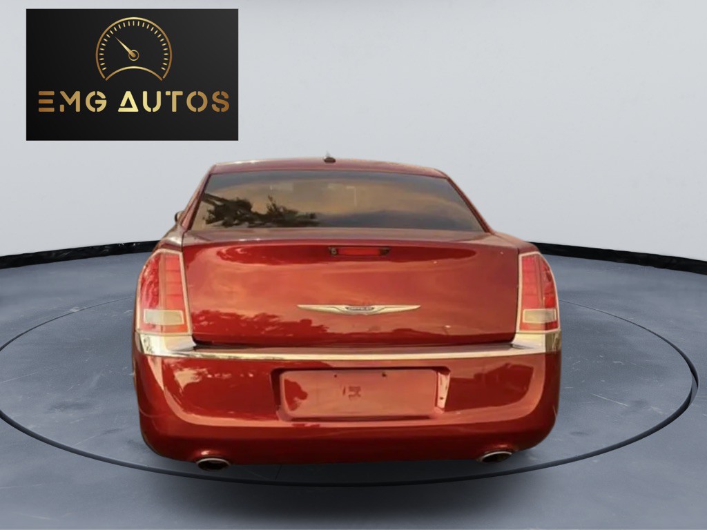 2012 Chrysler 300 Image 4