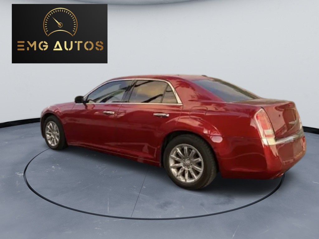 2012 Chrysler 300 Image 5