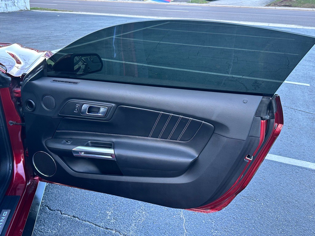 2018 Ford Mustang Image 18