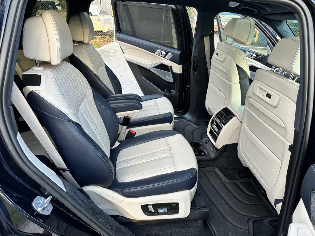 2019 BMW X7 Image 27
