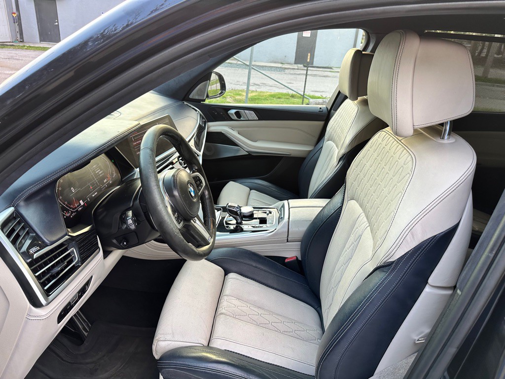 2019 BMW X7 Image 29