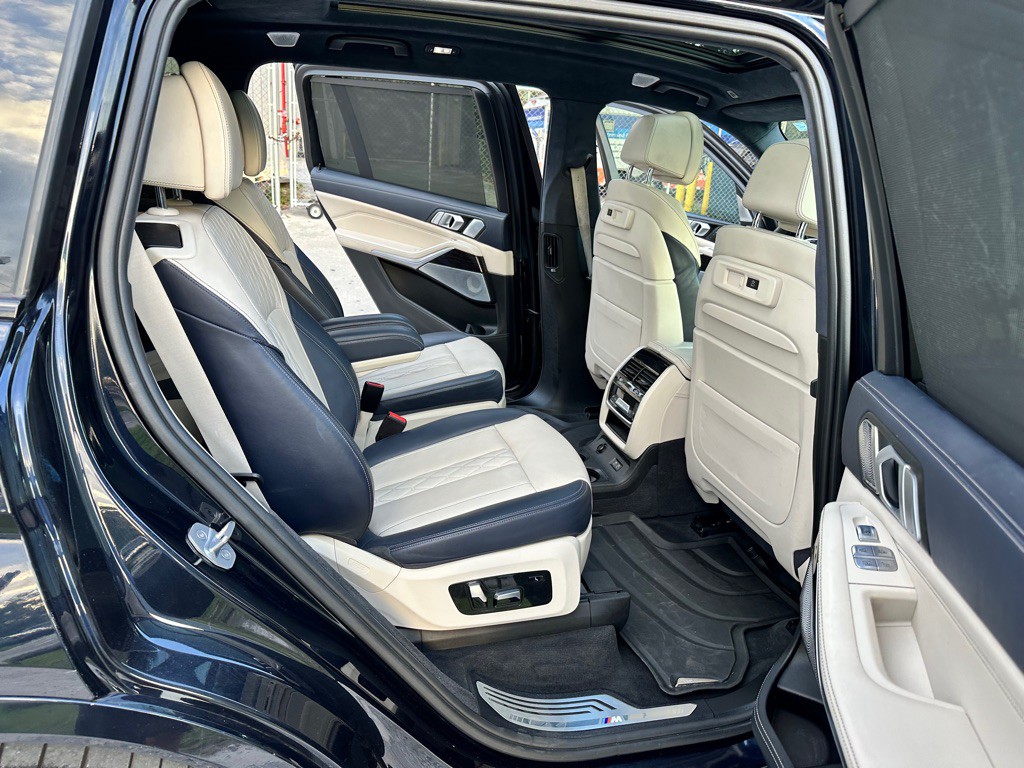 2019 BMW X7 Image 30