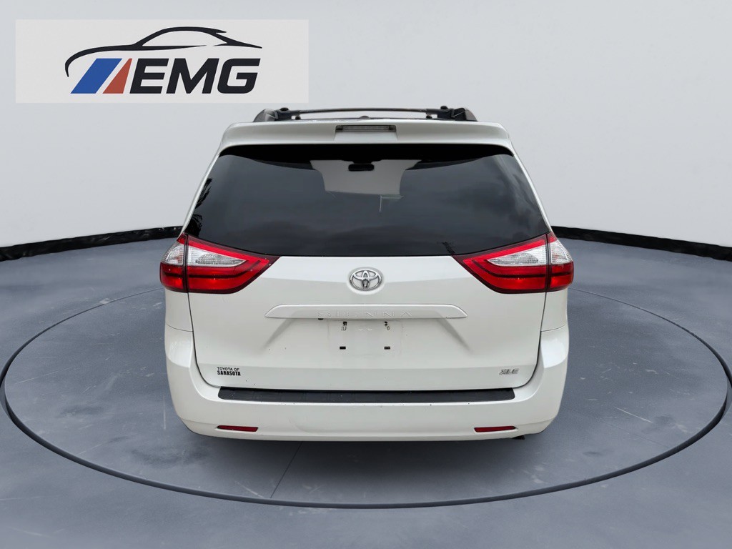 2017 Toyota Sienna Image 4