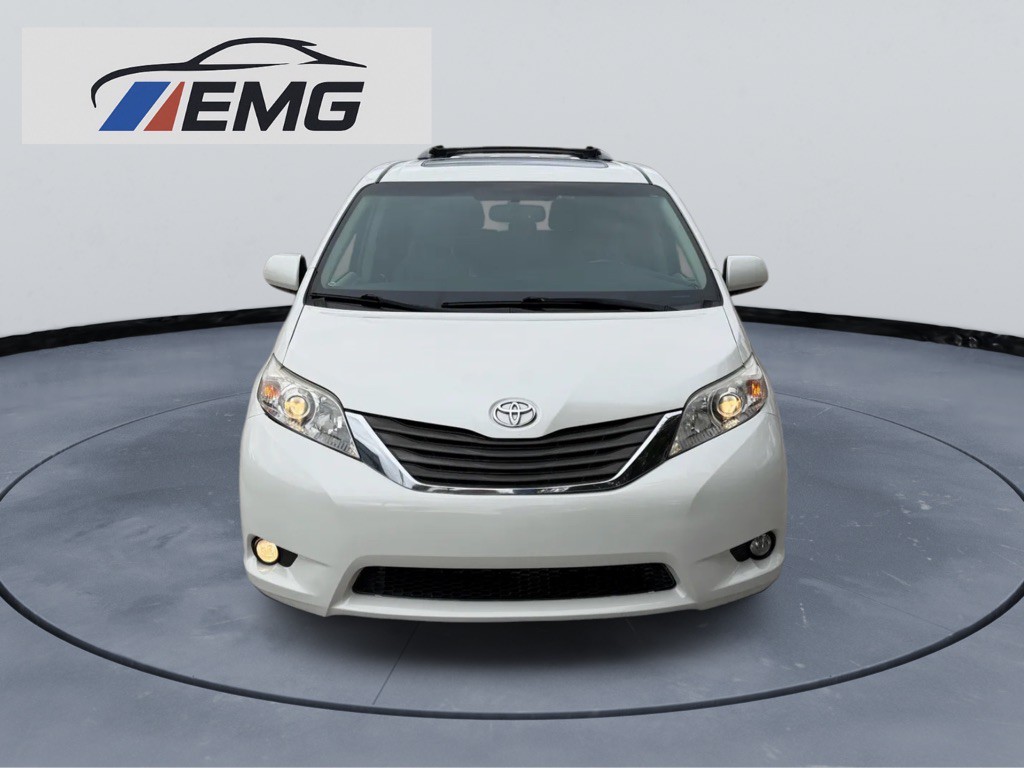 2017 Toyota Sienna Image 7