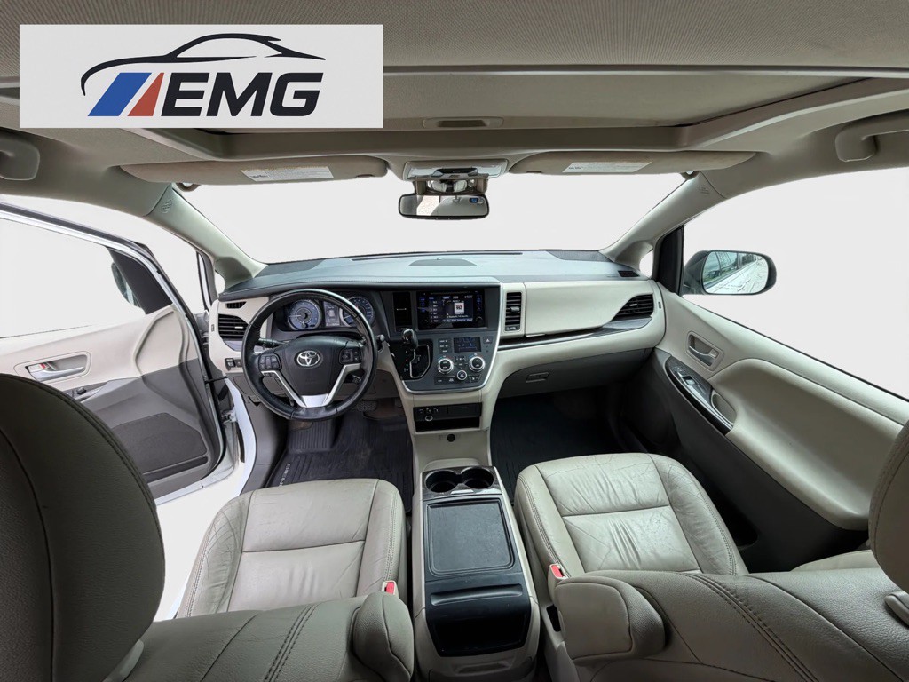 2017 Toyota Sienna Image 15