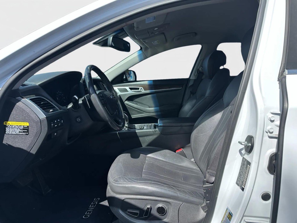 2017 Genesis G80 Image 5