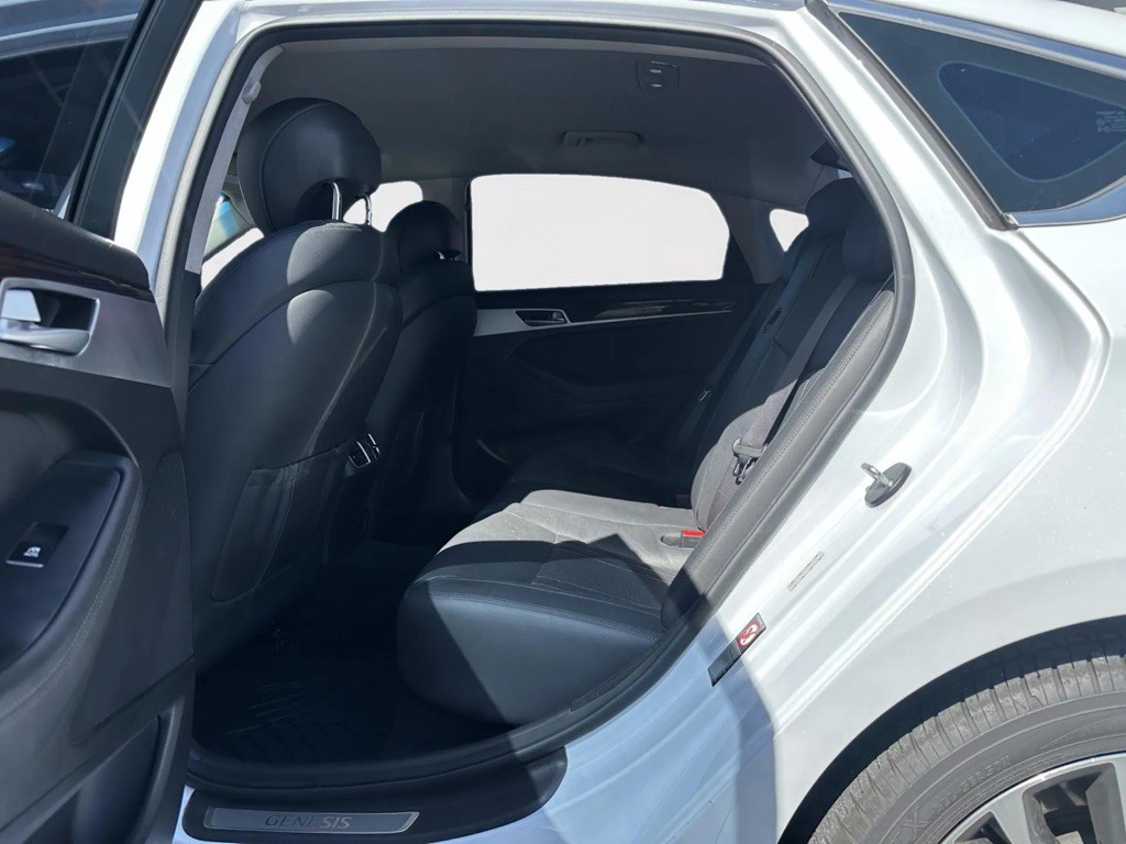 2017 Genesis G80 Image 7