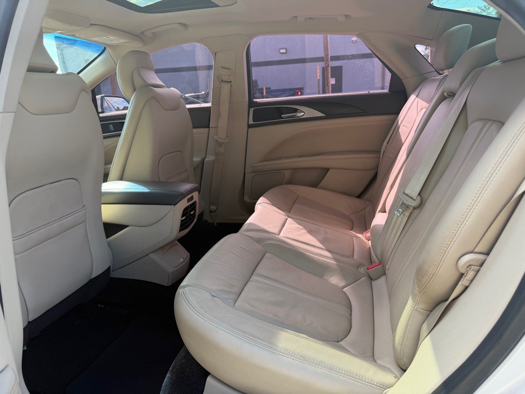 2017 Lincoln MKZ Image 22
