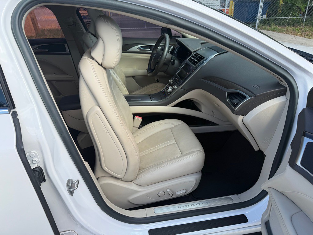 2017 Lincoln MKZ Image 23