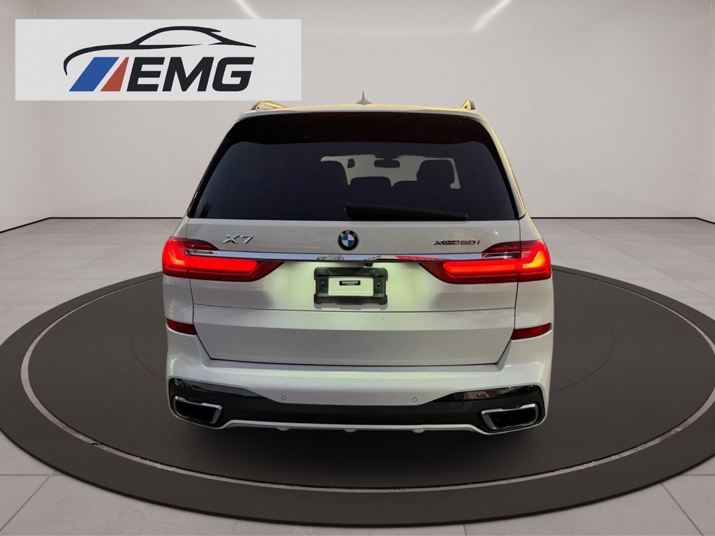 2019 BMW X7 Image 32