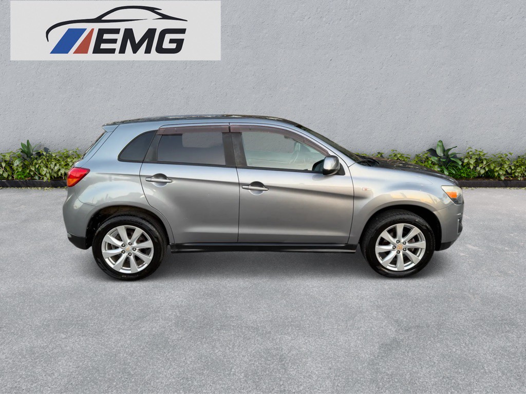 2015 Mitsubishi Outlander Image 2